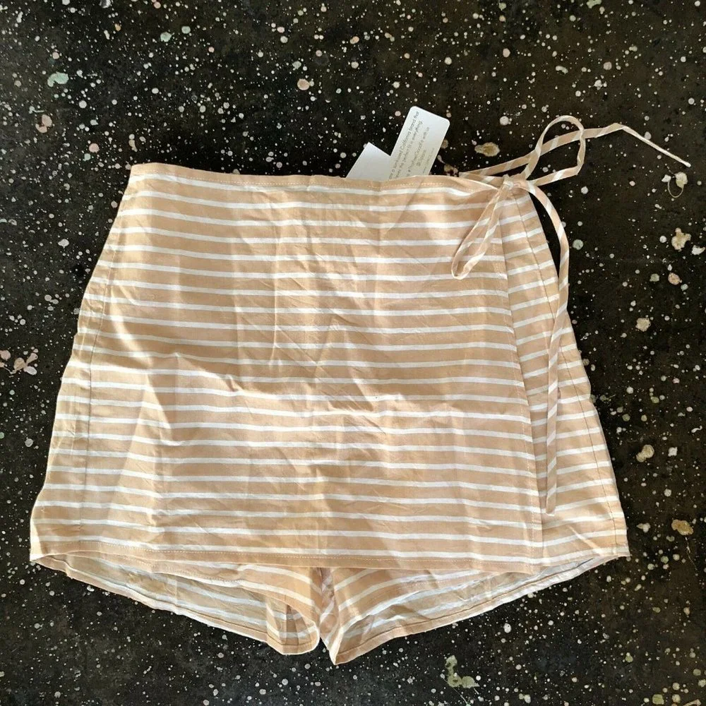 L*SPACE Waikiki Skorts Harborside Stripe Yellow Mustard Beach Resort M NWT $92
